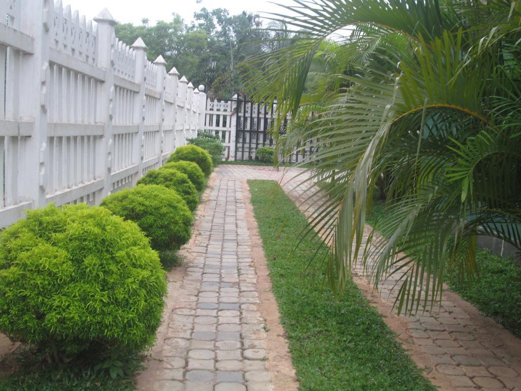 Hotel Kiyara Dambulla Exterior foto