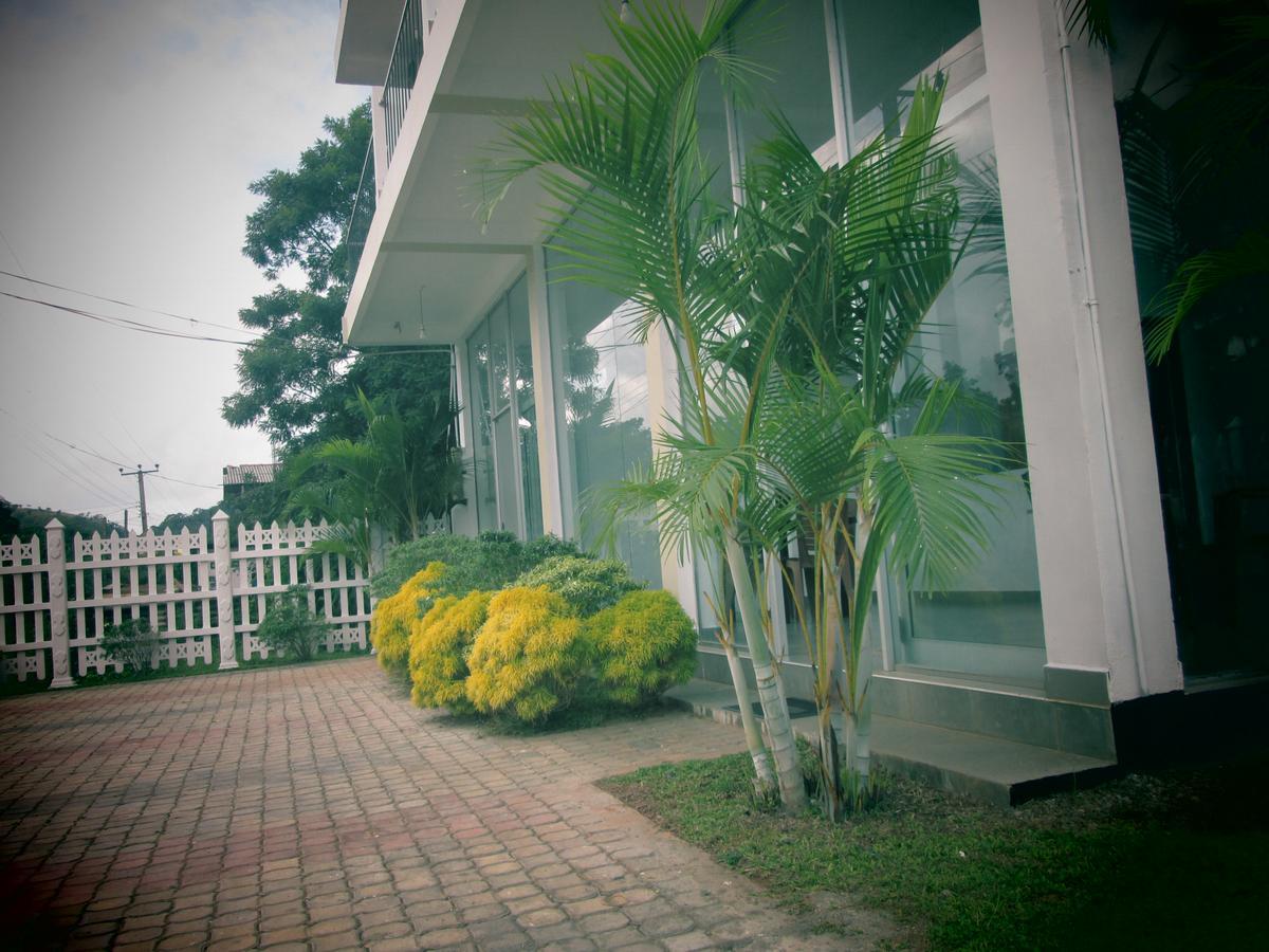 Hotel Kiyara Dambulla Exterior foto